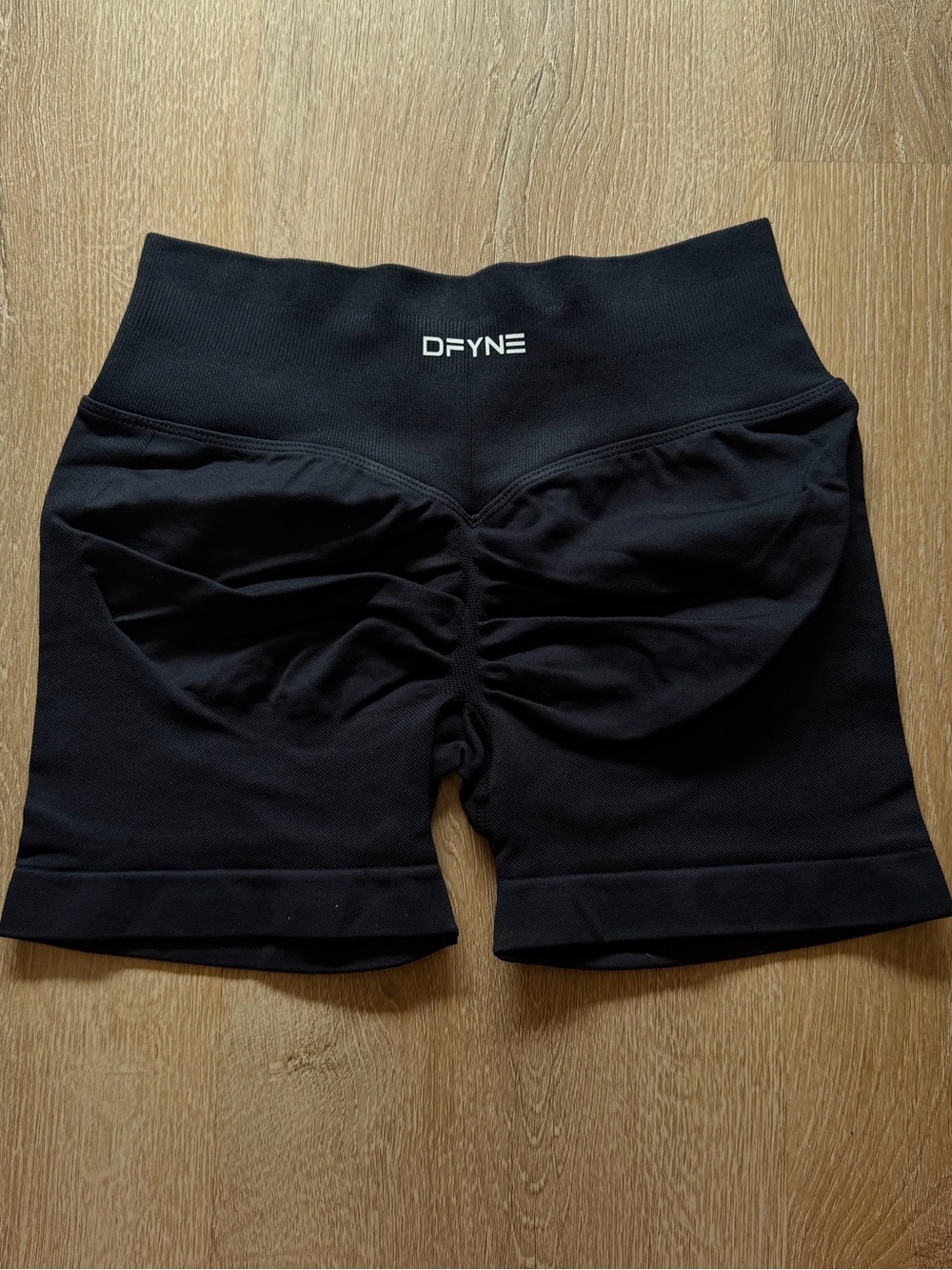 DFyne black impact sports bra and shorts set - Picture 4 of 7